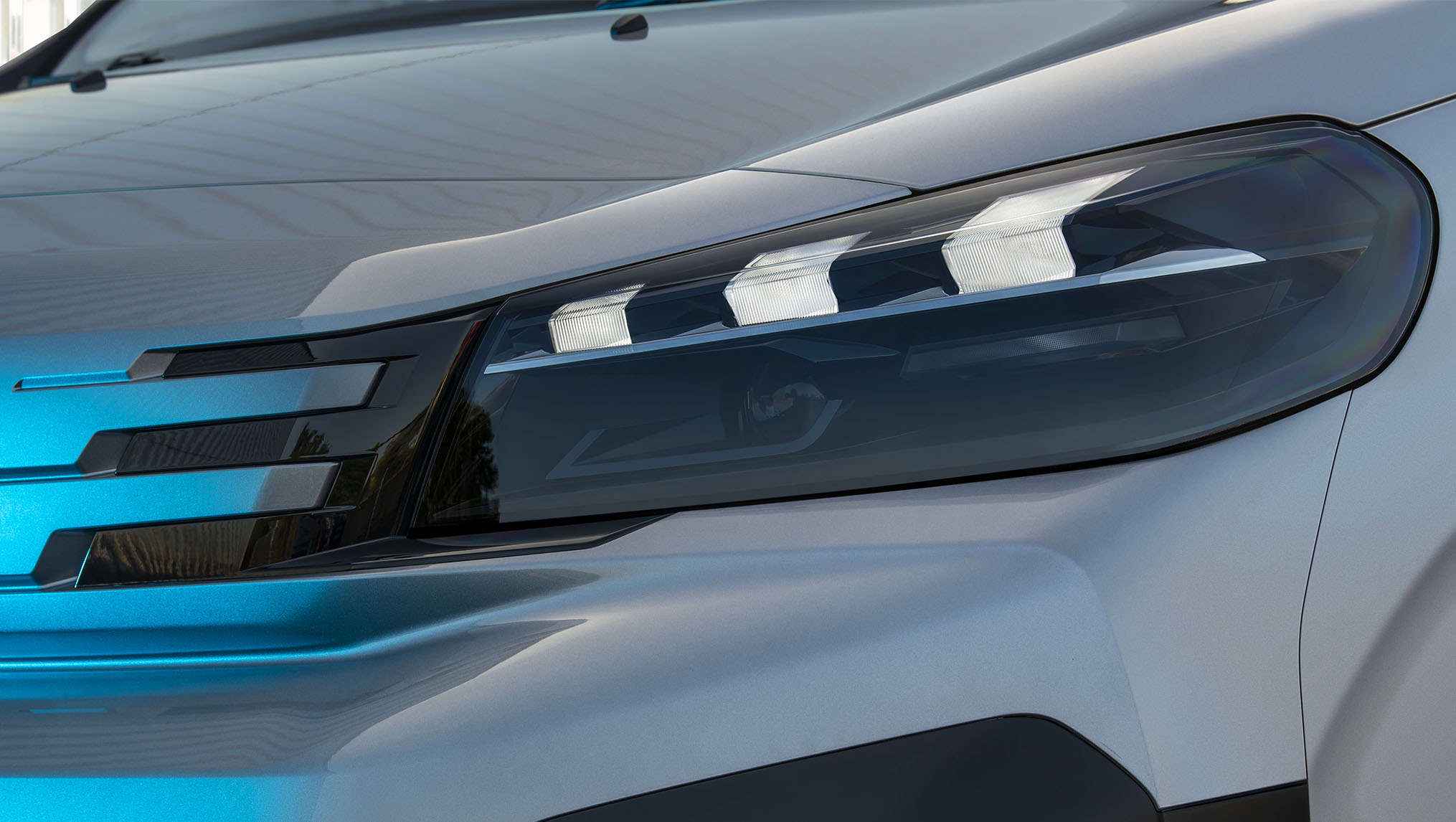 Ліва фара нового Peugeot Expert