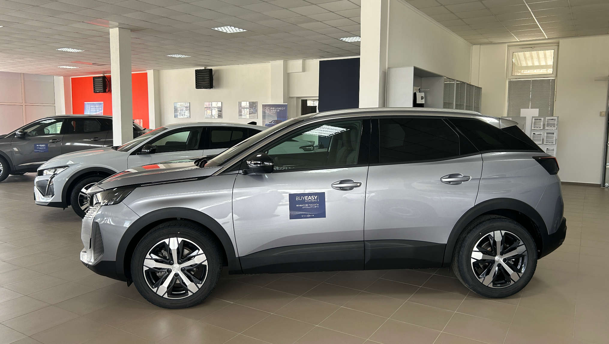 Виставкова зала автосалону Peugeot «Автоальянс Суми»